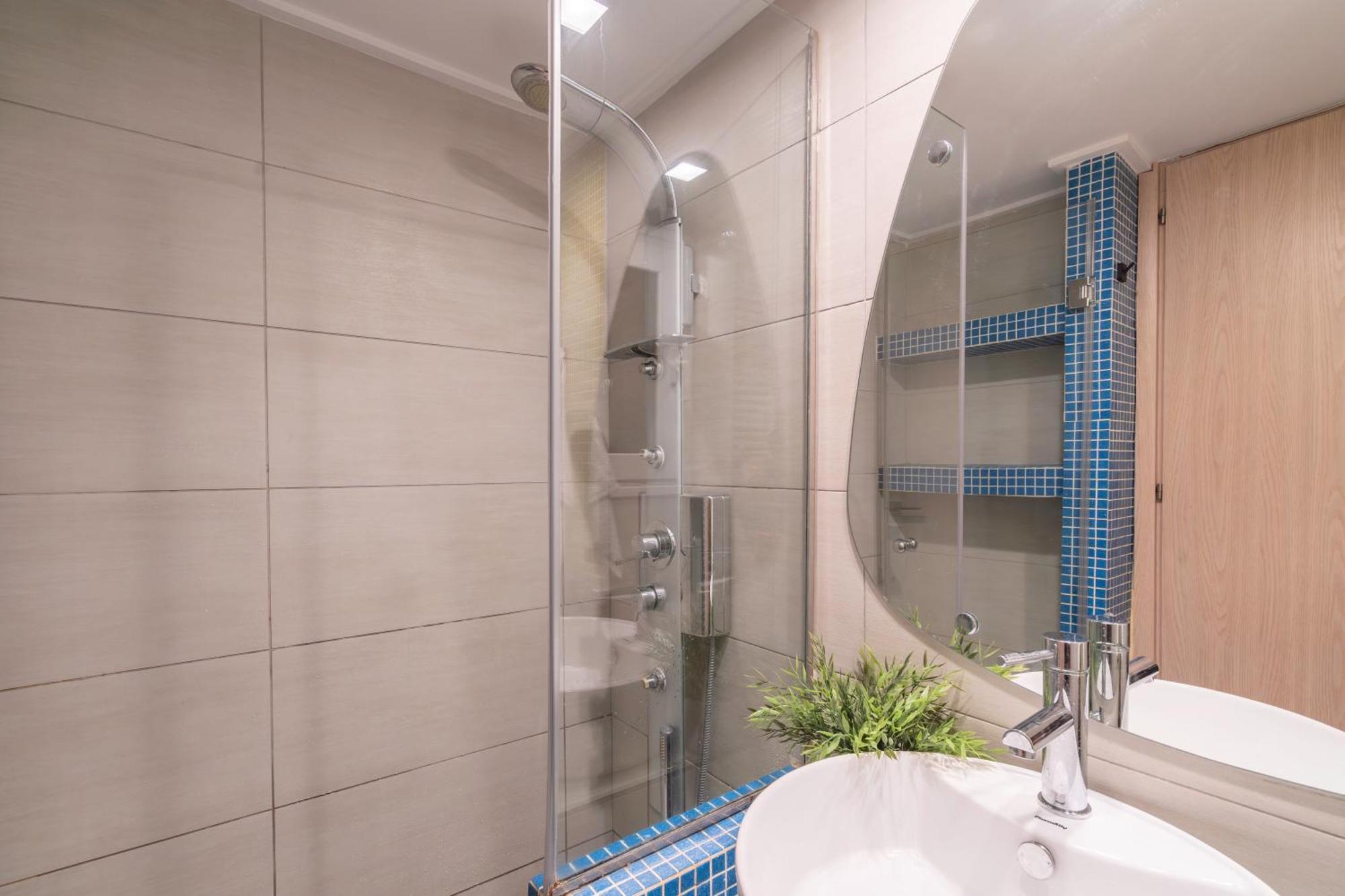 City Oasis: Newly Renovated 2Br Apt In City Center أثينا المظهر الخارجي الصورة