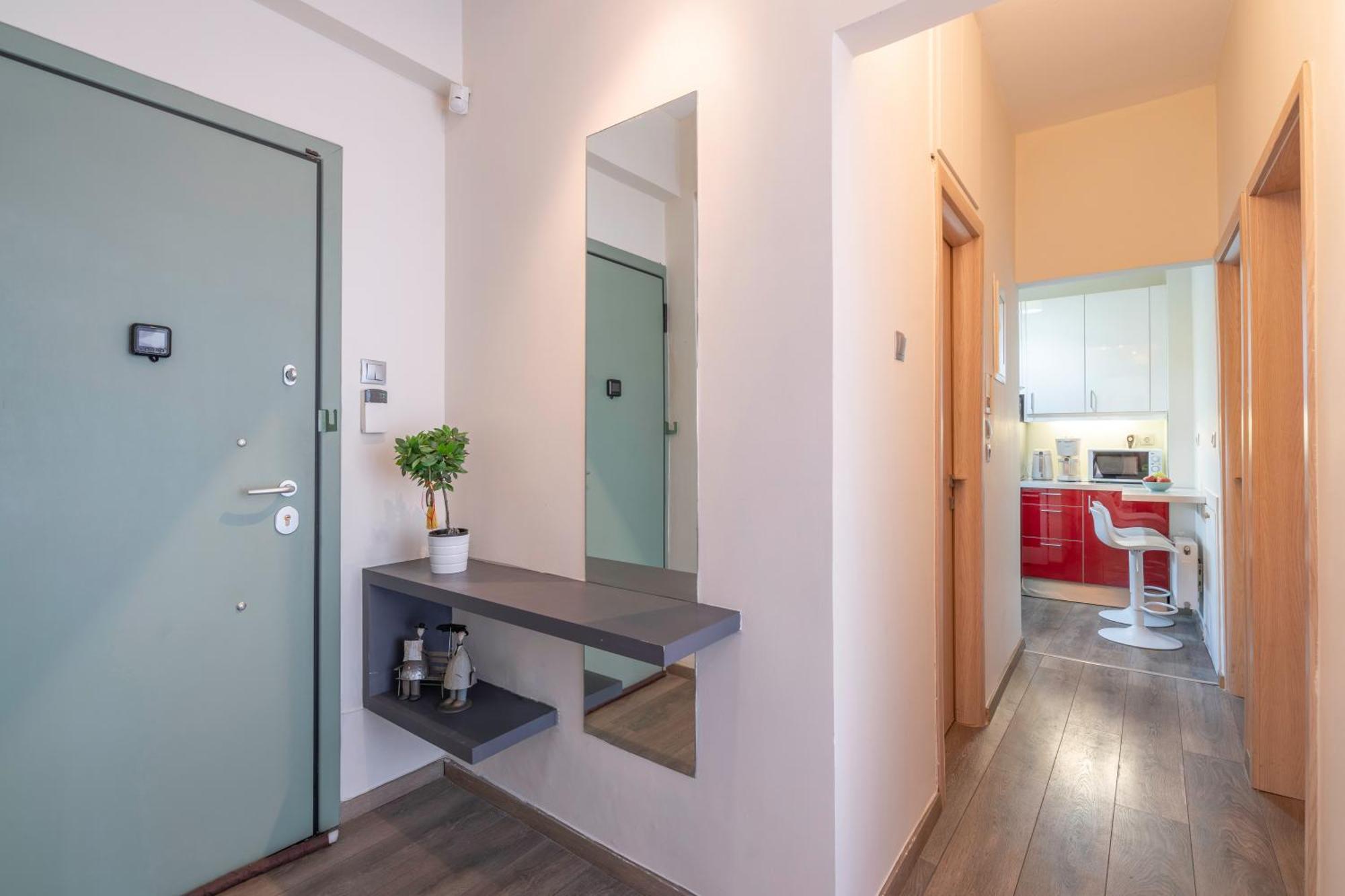 City Oasis: Newly Renovated 2Br Apt In City Center أثينا المظهر الخارجي الصورة