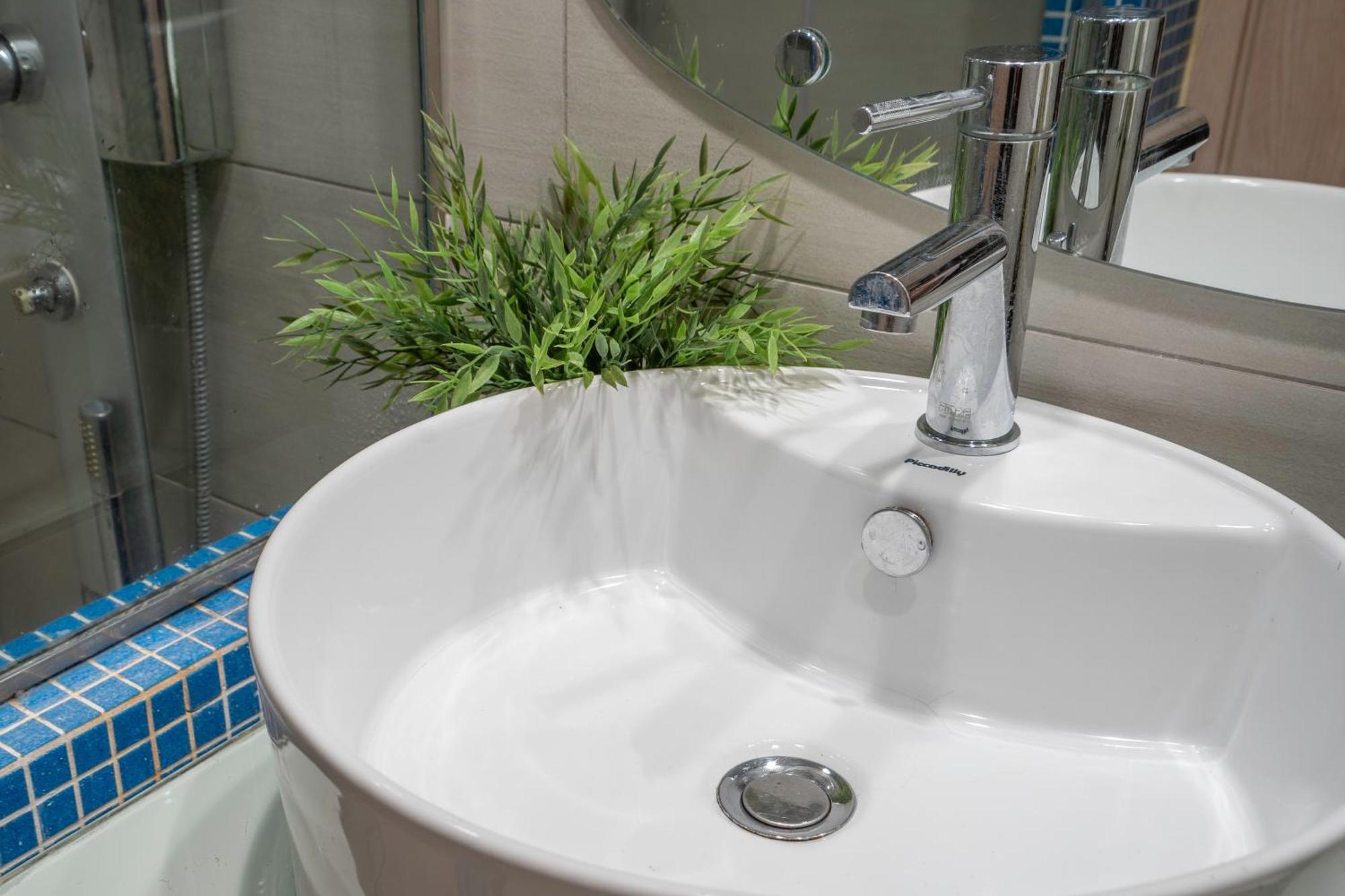 City Oasis: Newly Renovated 2Br Apt In City Center أثينا المظهر الخارجي الصورة